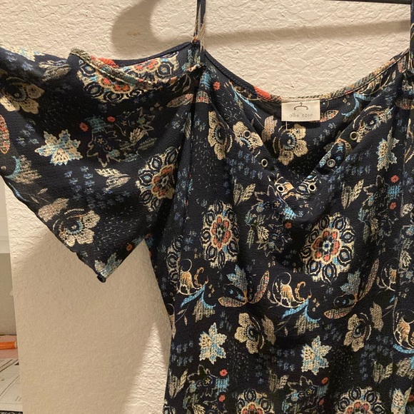 Cold Shoulder Blouse - Picture 3 of 3